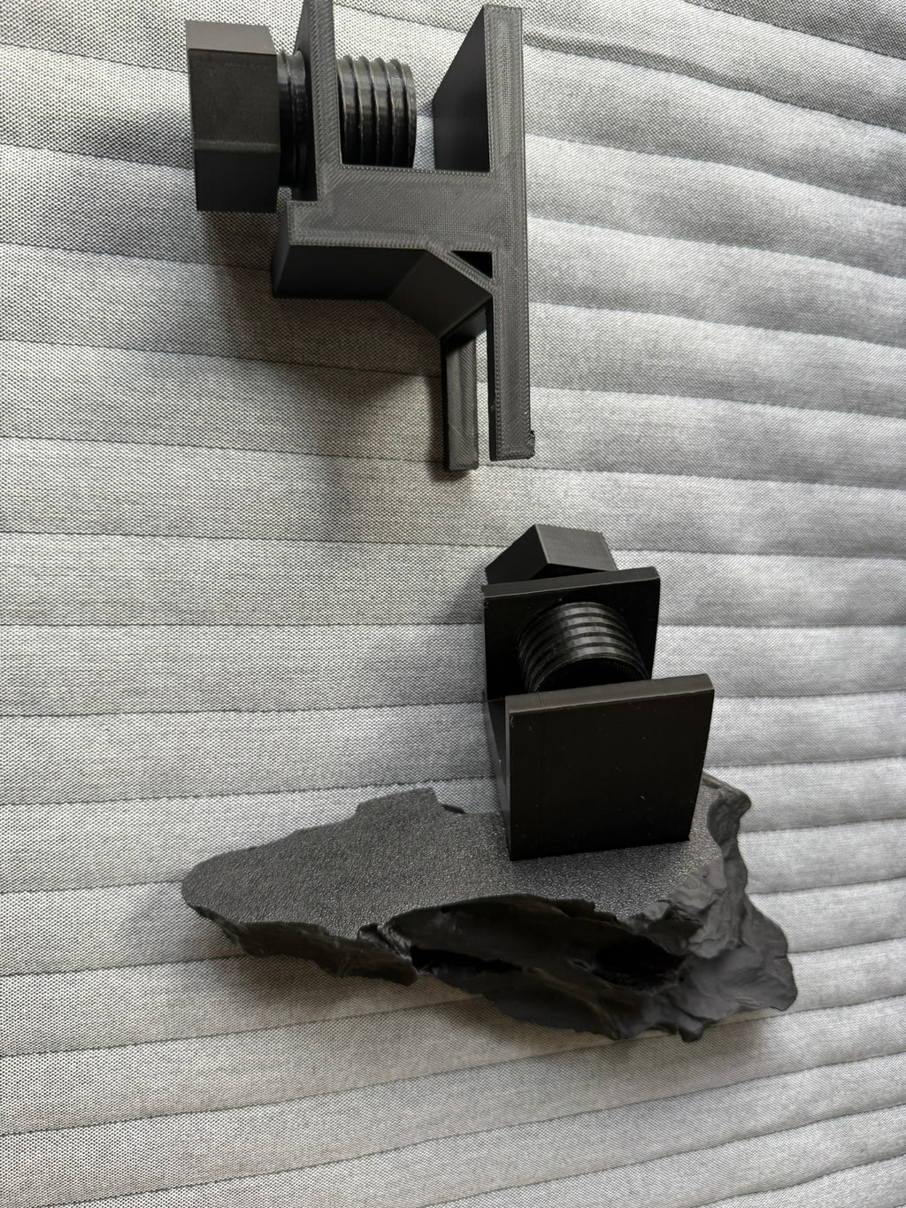 Dragon Dock – Giant Dragon Shelf Clamp Set