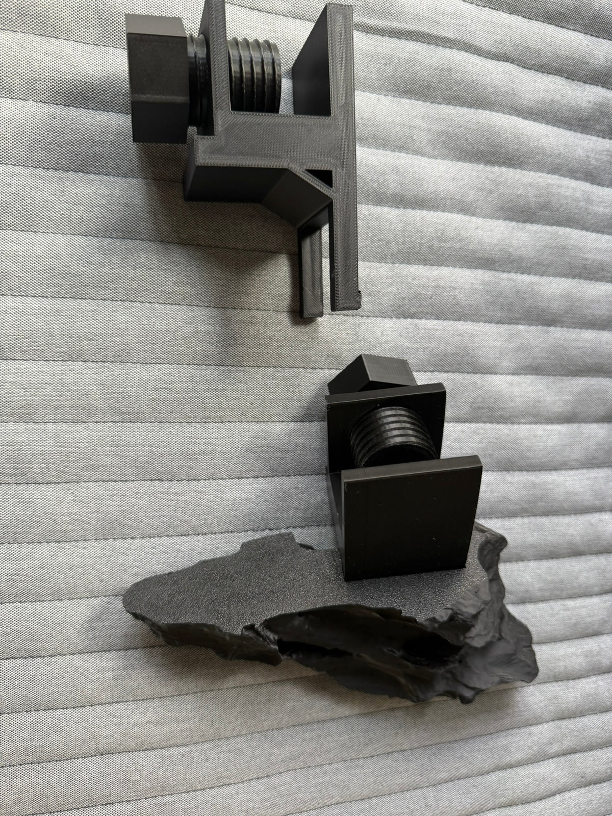 Dragon Dock – Giant Dragon Shelf Clamp Set